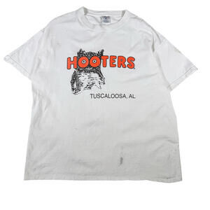 Hooters White Delightfully Tacky, Yet Unrefined Vintage T-Shirt XL